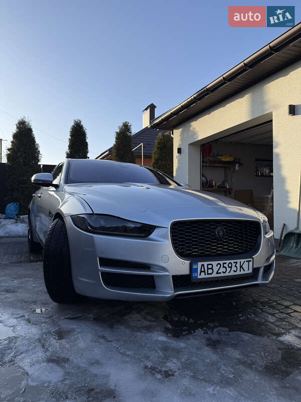 Седан Jaguar XE 2016 в Виннице