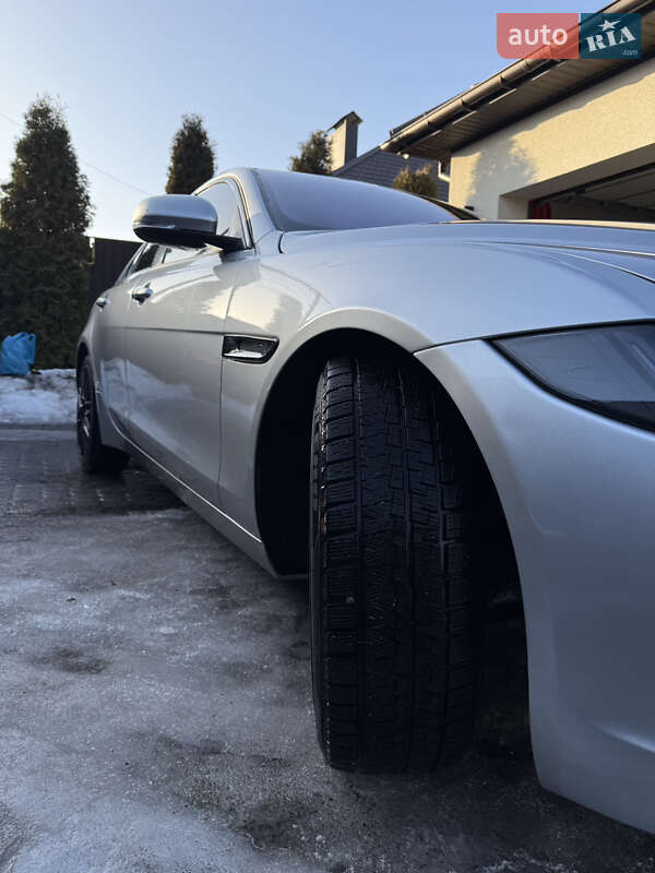 Седан Jaguar XE 2016 в Виннице