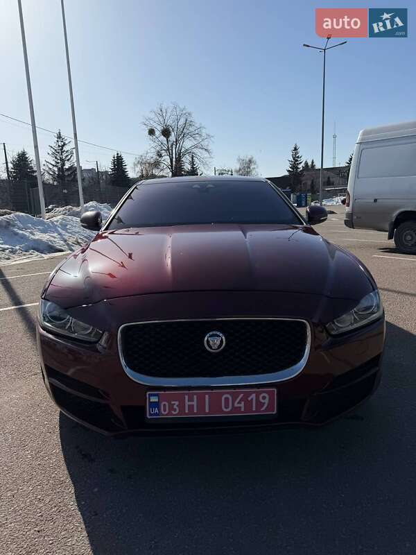 Седан Jaguar XE 2017 в Житомирі