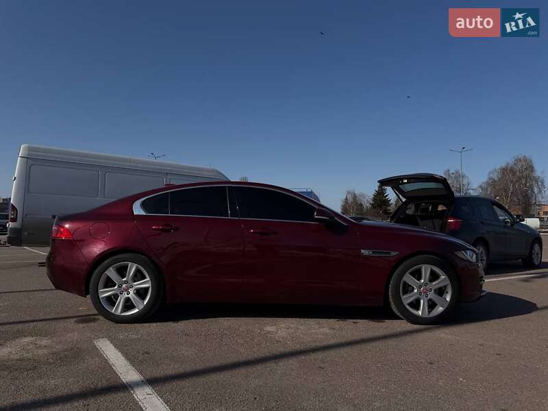 Седан Jaguar XE 2017 в Житомирі