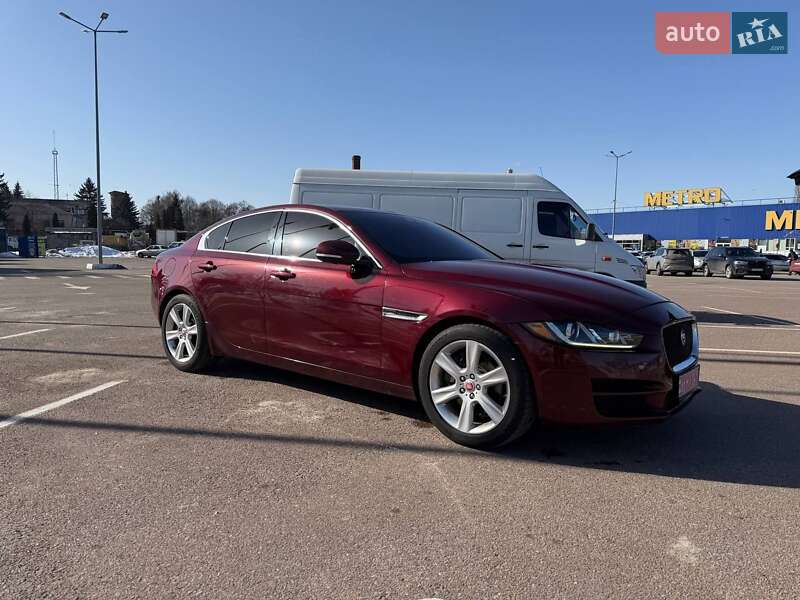 Седан Jaguar XE 2017 в Житомирі