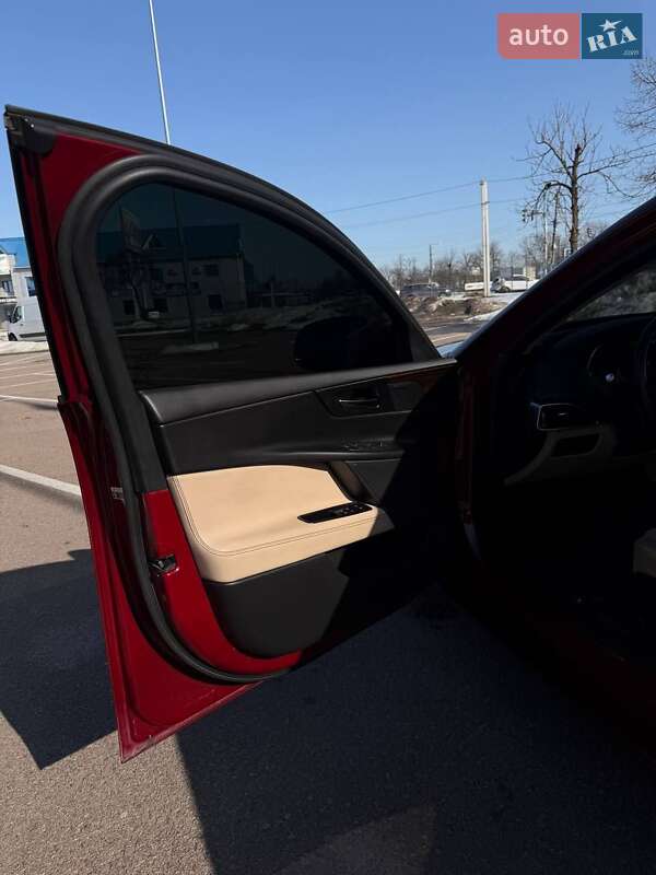 Седан Jaguar XE 2017 в Житомирі