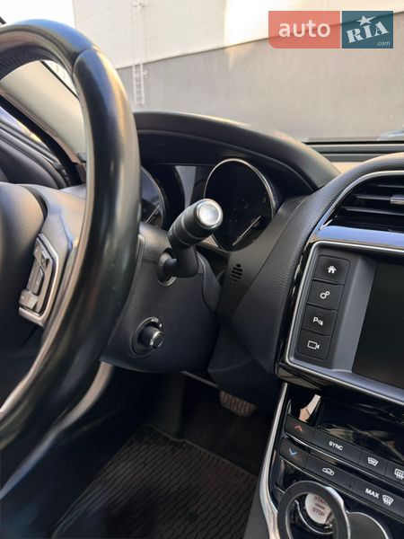 Седан Jaguar XE 2016 в Киеве