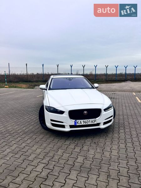 Седан Jaguar XE 2016 в Одесі
