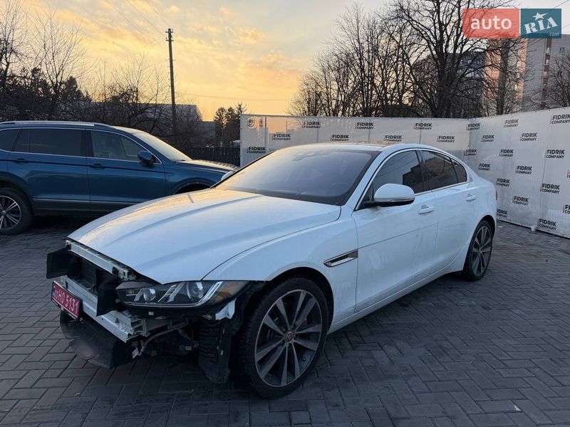 Седан Jaguar XE 2018 в Луцке