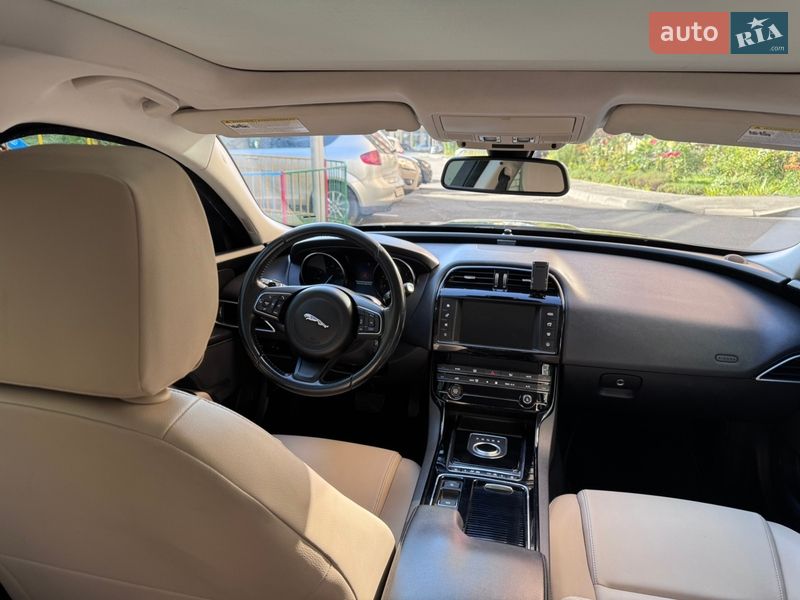 Седан Jaguar XE 2017 в Хмельницком