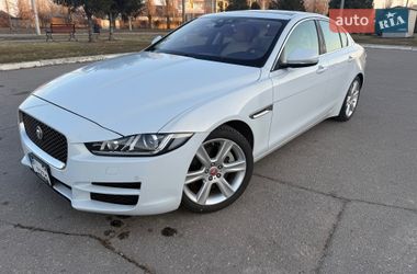 Седан Jaguar XE 2016 в Кременчуці