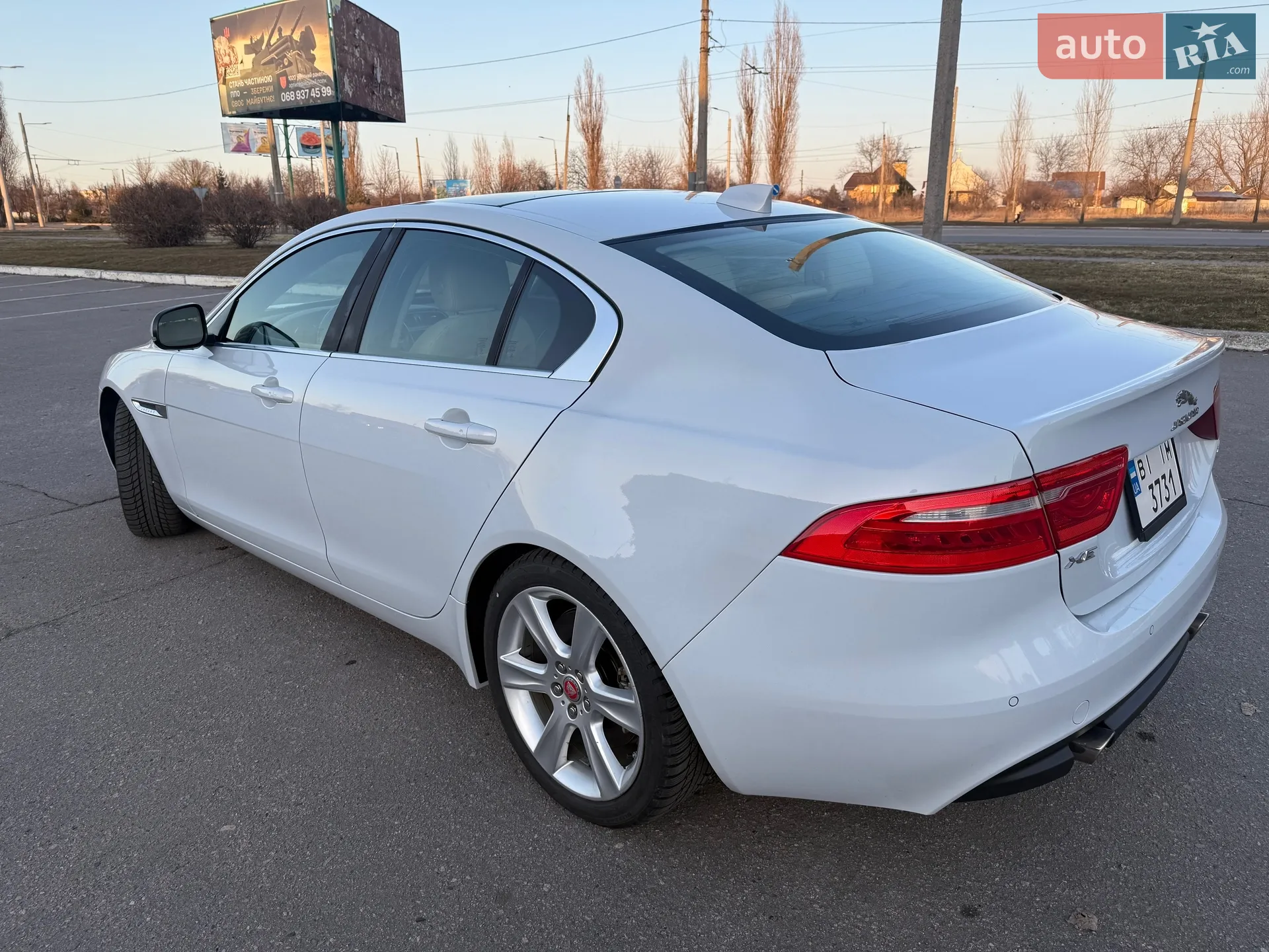 2016 Jaguar XE - мініатюра 4