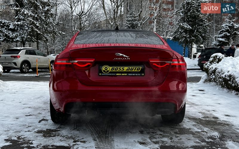 Седан Jaguar XE 2018 в Львове