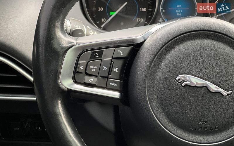 Седан Jaguar XE 2018 в Львове