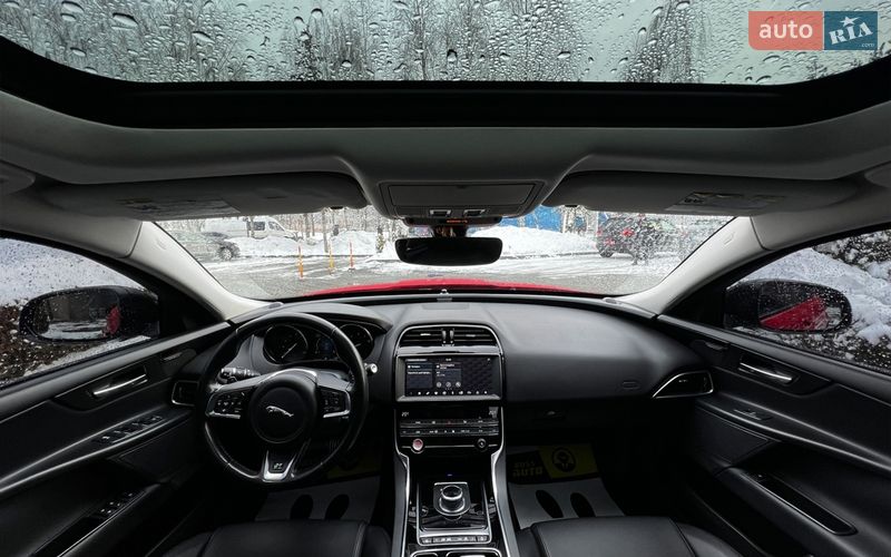 Седан Jaguar XE 2018 в Львове