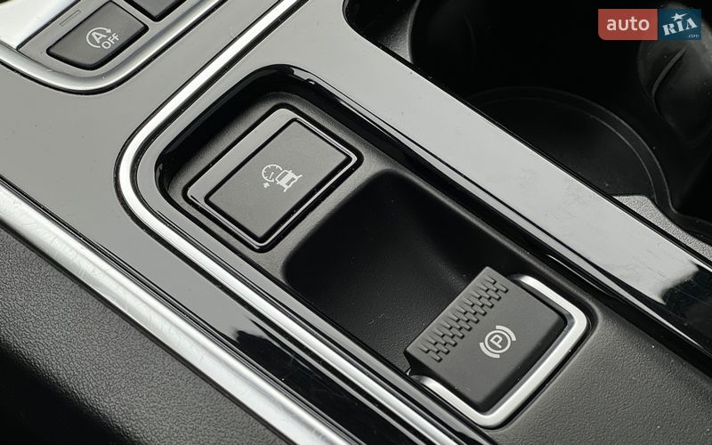 Седан Jaguar XE 2018 в Львове