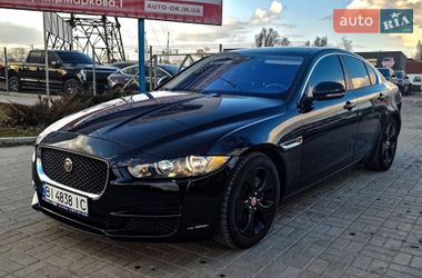 Седан Jaguar XE 2016 в Кременчуці