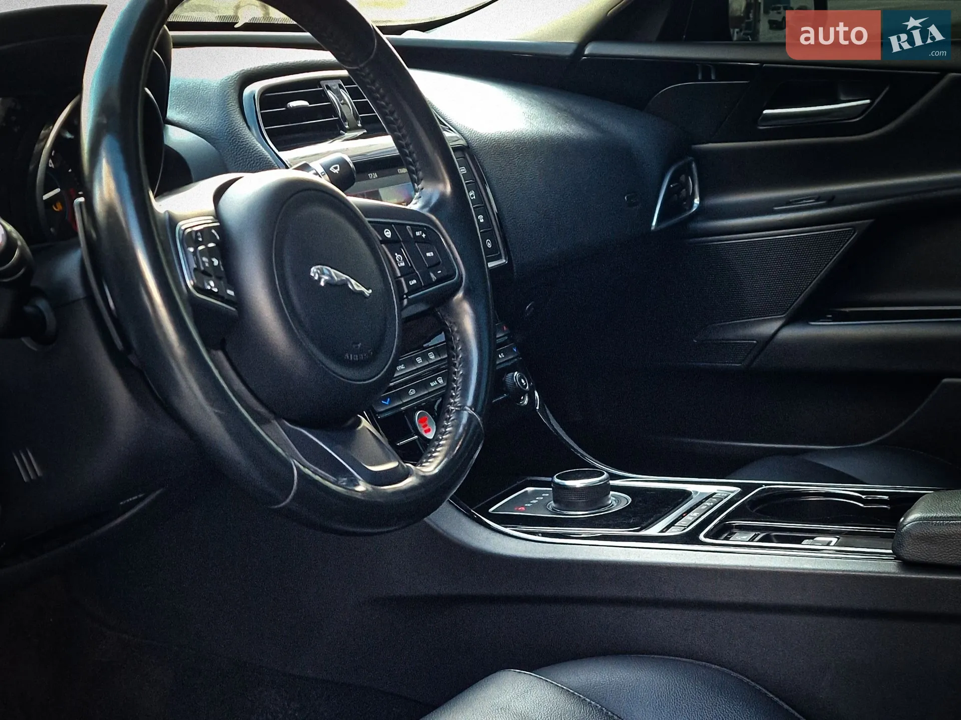 2016 Jaguar XE - мініатюра 16