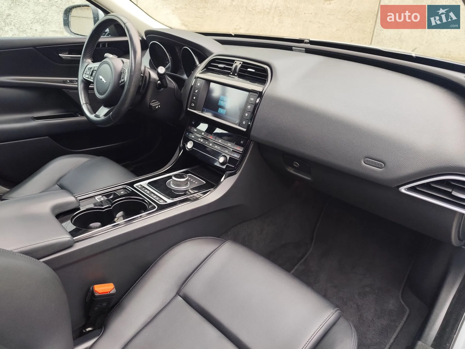 2016 Jaguar XE - мініатюра 14