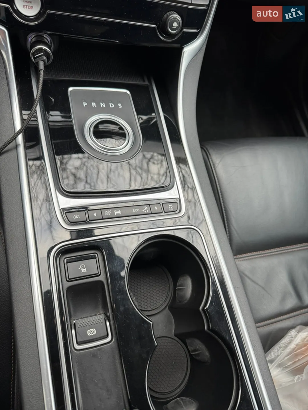 2015 Jaguar XE - мініатюра 31