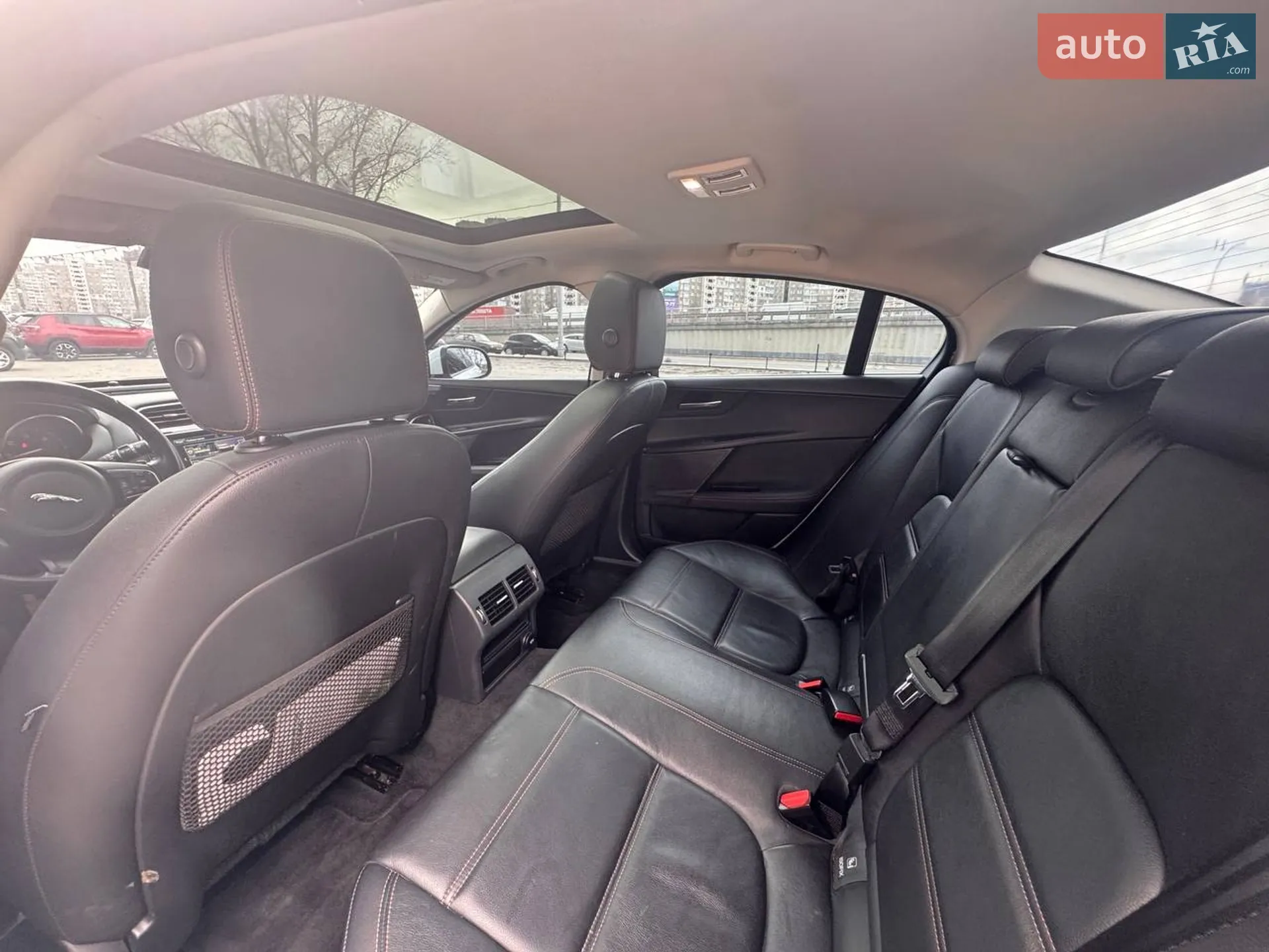 2015 Jaguar XE - мініатюра 28
