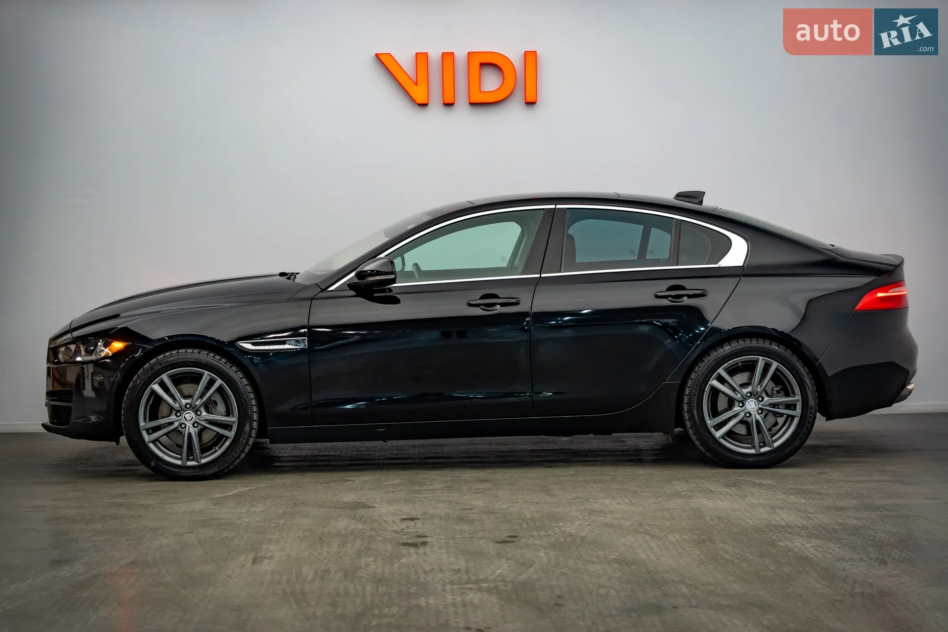 2018 Jaguar XE - мініатюра 3