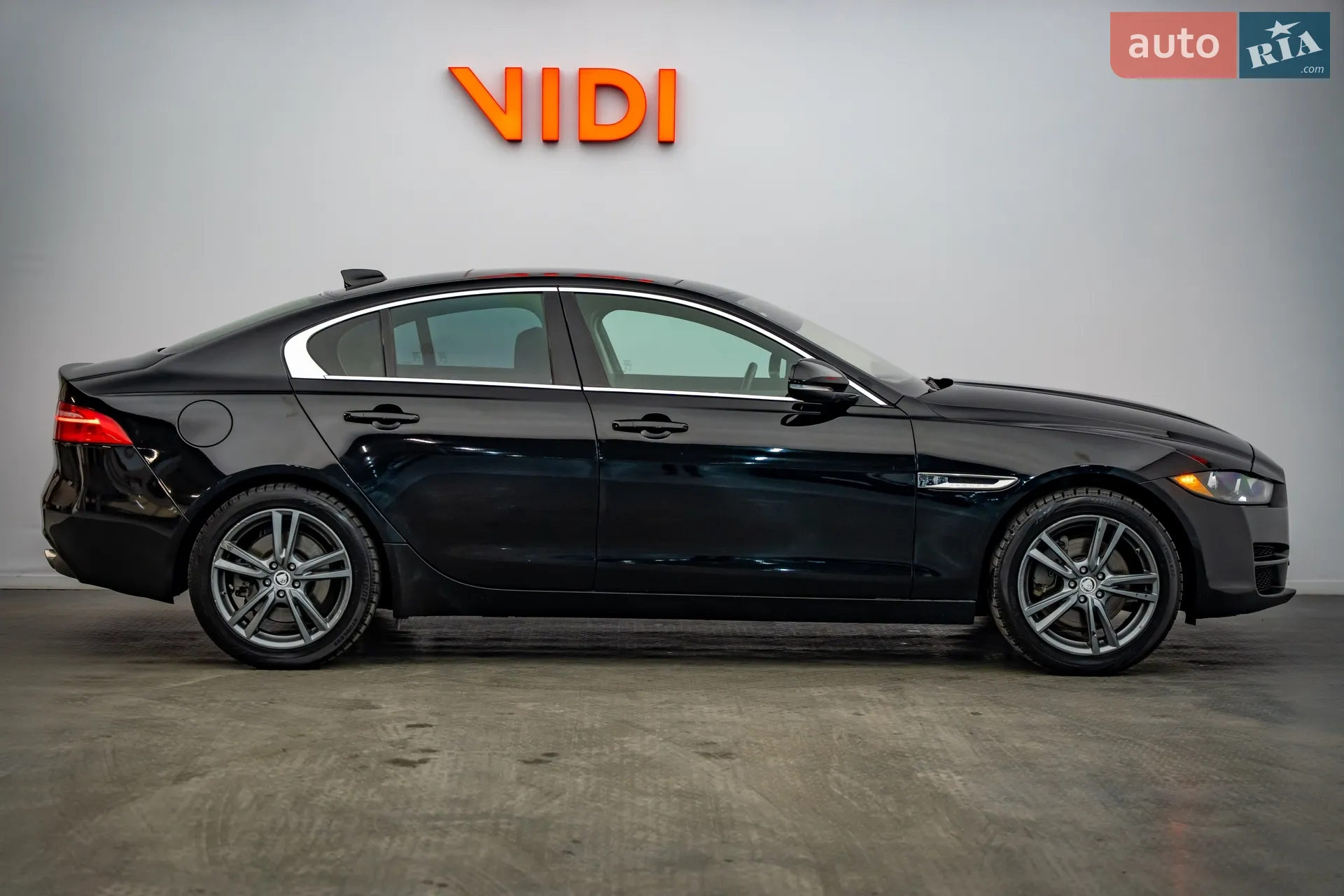 2018 Jaguar XE - мініатюра 4