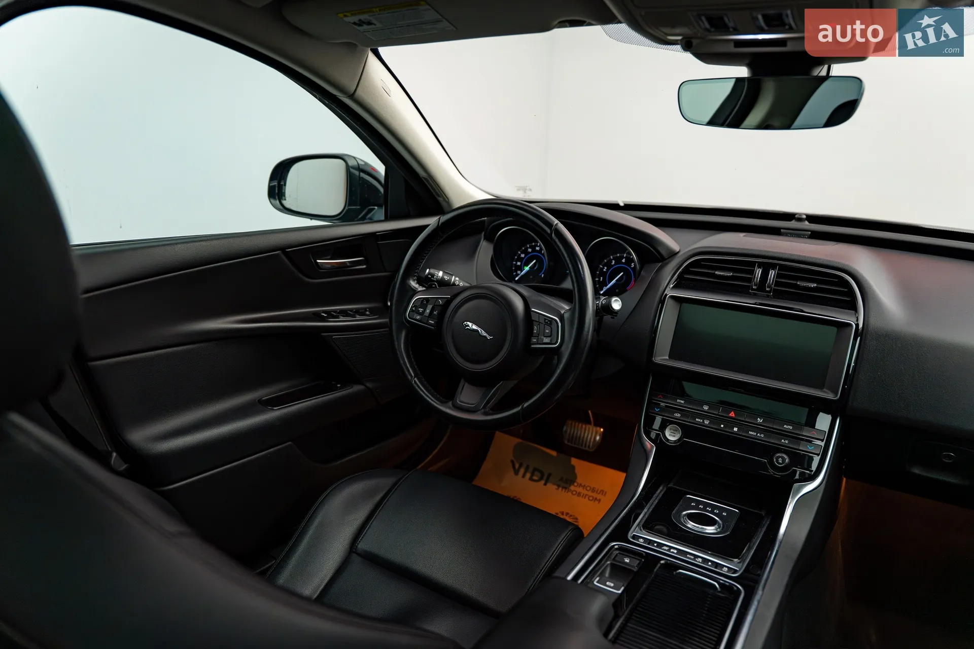 2018 Jaguar XE - мініатюра 11