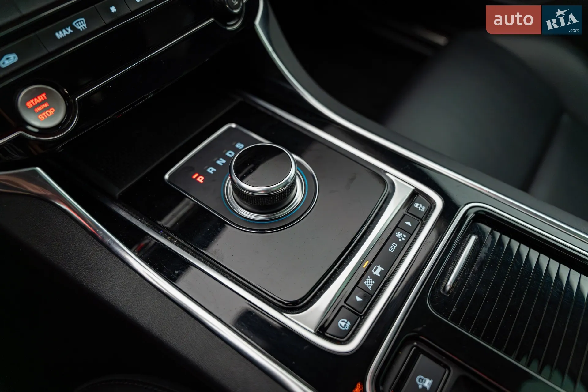 2018 Jaguar XE - мініатюра 18