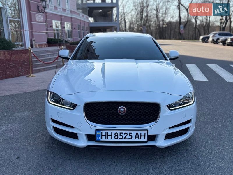 Седан Jaguar XE 2017 в Одесі