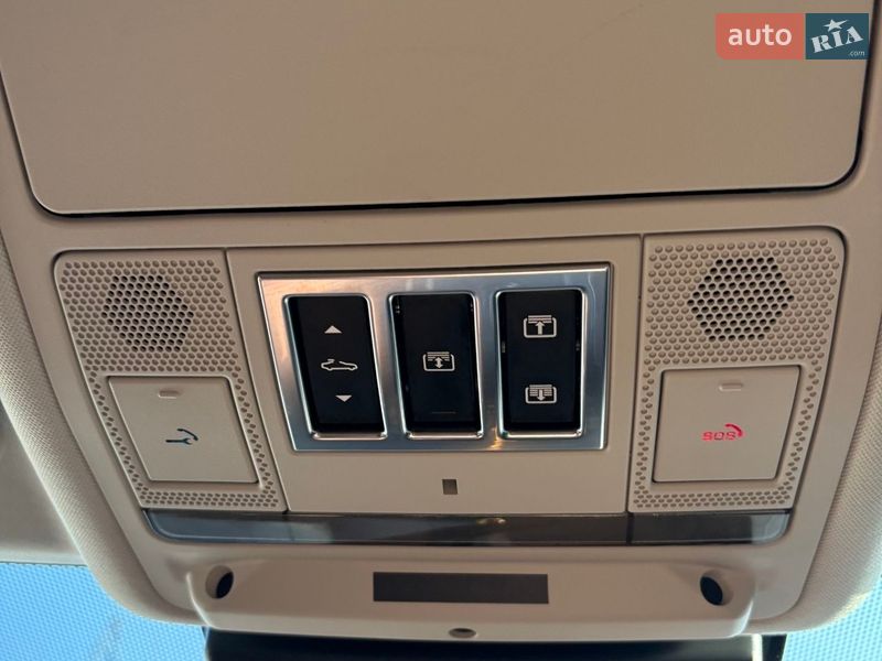 Седан Jaguar XE 2017 в Одесі