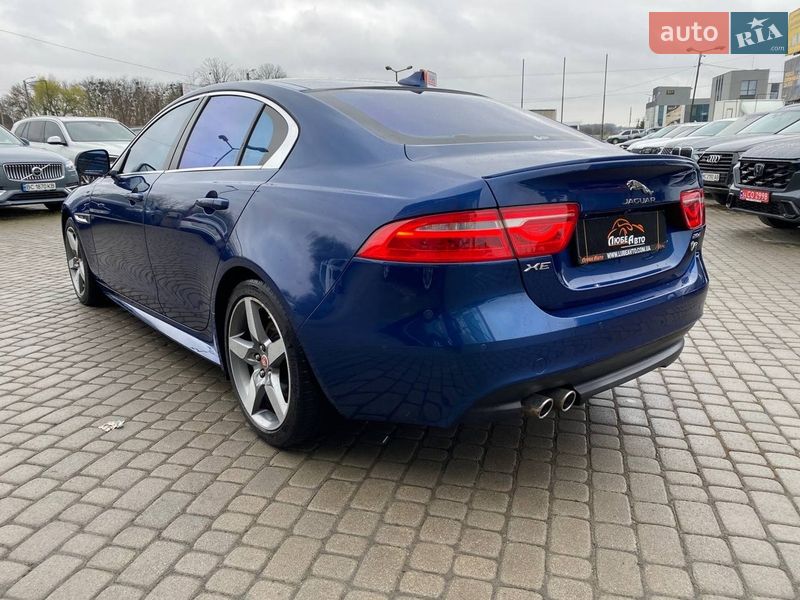 Седан Jaguar XE 2015 в Львові