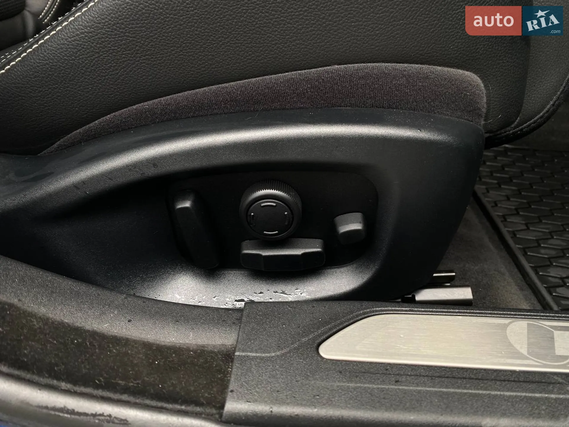 2015 Jaguar XE - мініатюра 31