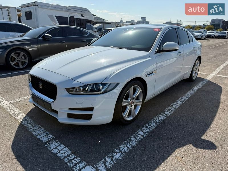 Седан Jaguar XE 2015 в Києві