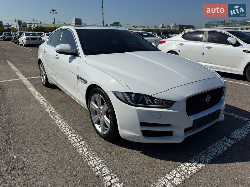 Седан Jaguar XE 2015 в Києві