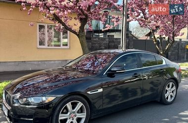 Седан Jaguar XE 2016 в Львове