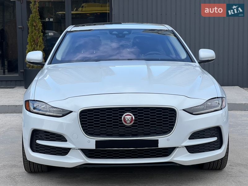 Jaguar XE 2019