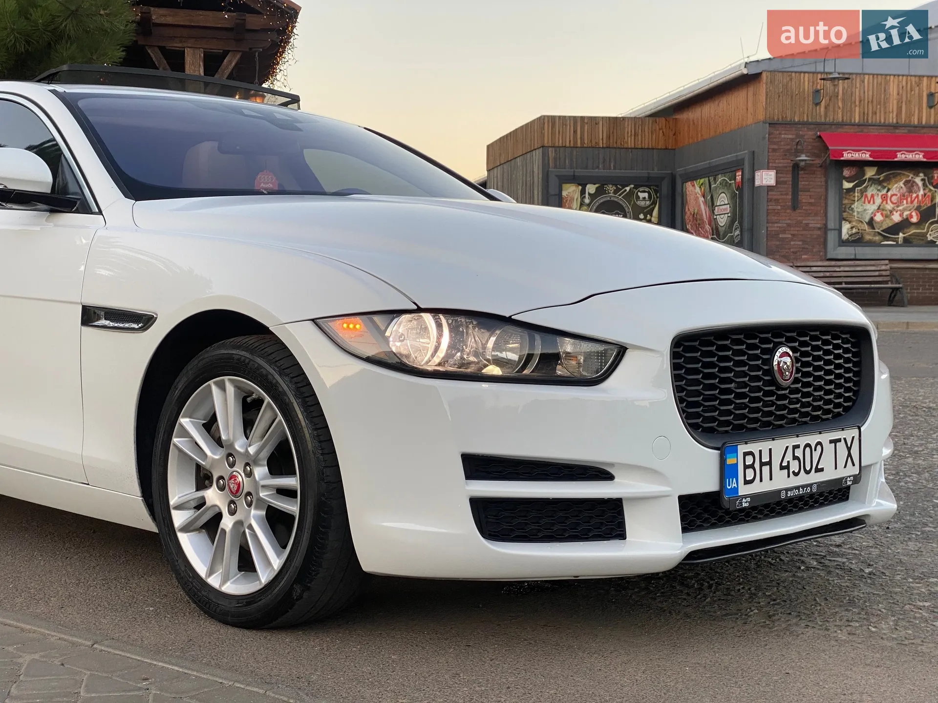 2016 Jaguar XE - мініатюра 9