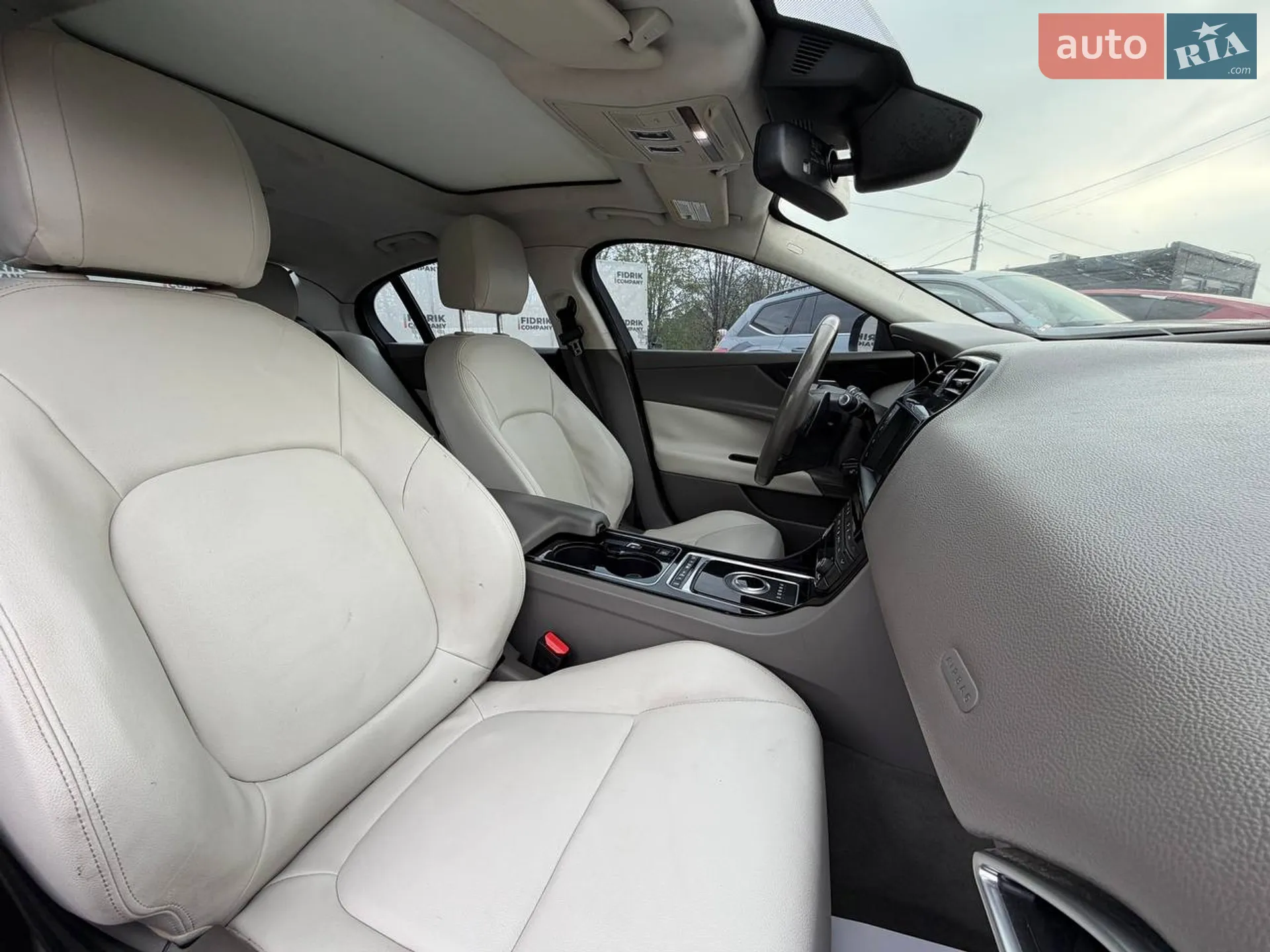 2016 Jaguar XE - мініатюра 15