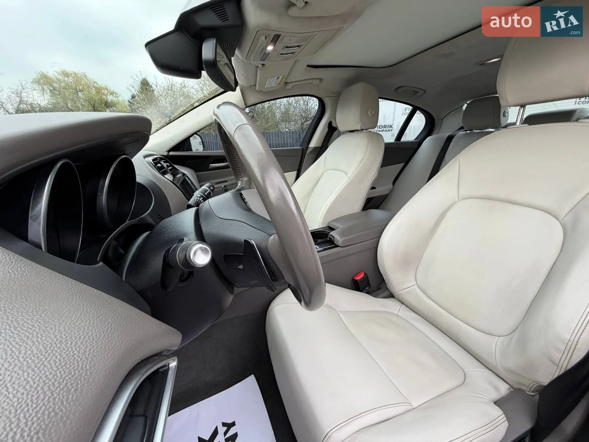 2016 Jaguar XE - мініатюра 18