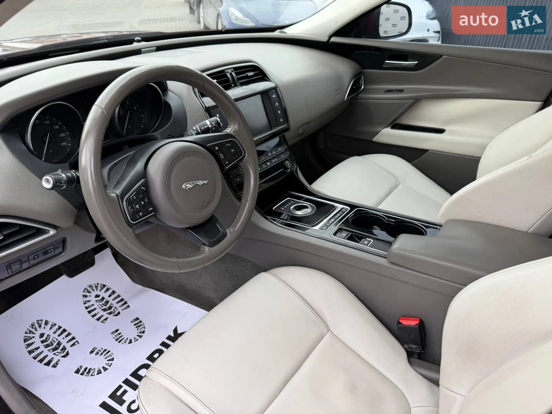 2016 Jaguar XE - мініатюра 21