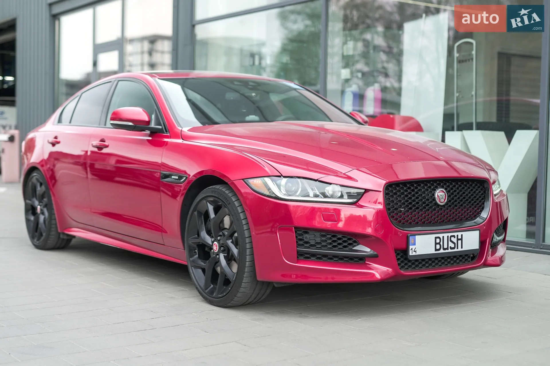 2016 Jaguar XE - мініатюра 5