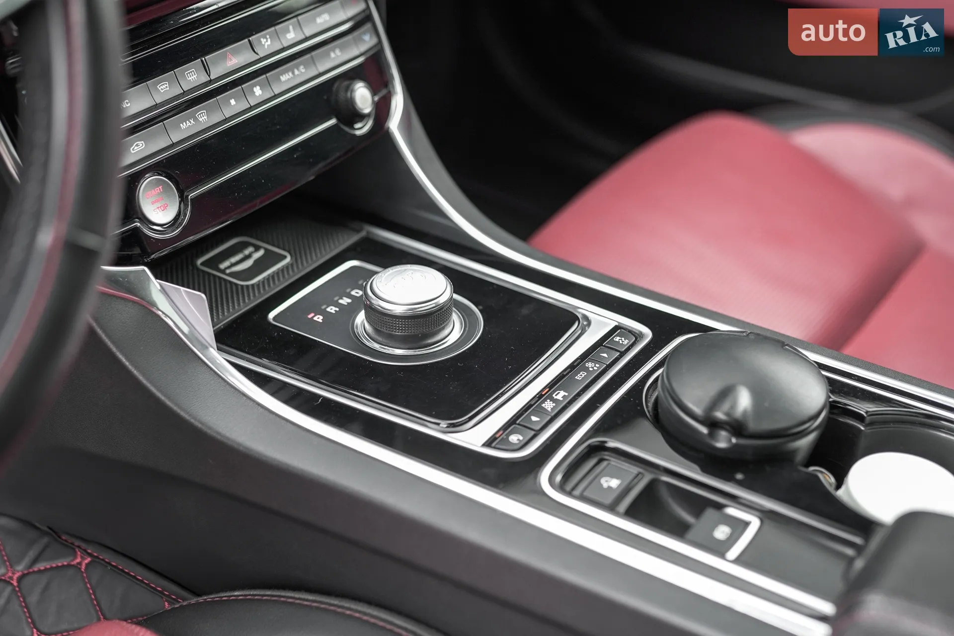2016 Jaguar XE - мініатюра 10