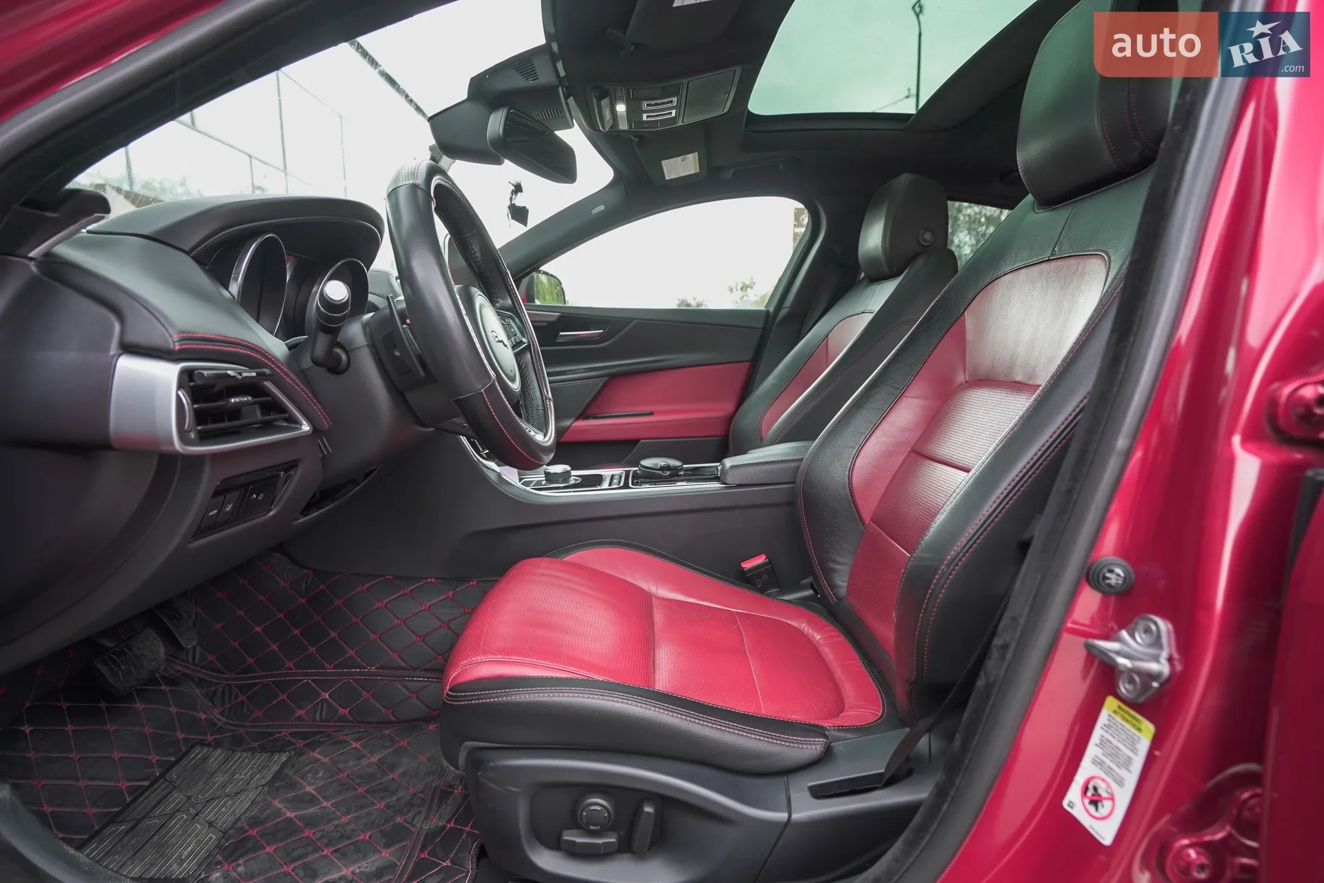 2016 Jaguar XE - мініатюра 17