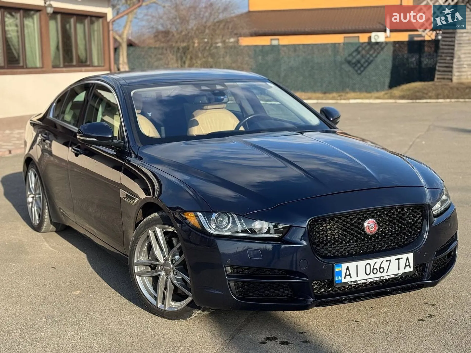 2016 Jaguar XE - мініатюра 2