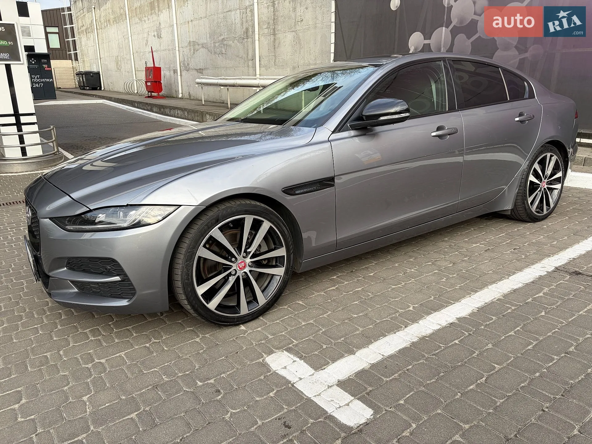 2019 Jaguar XE - мініатюра 4