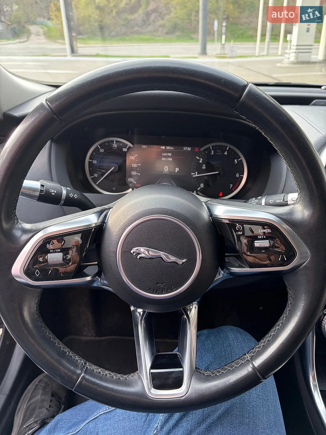 2019 Jaguar XE - мініатюра 22