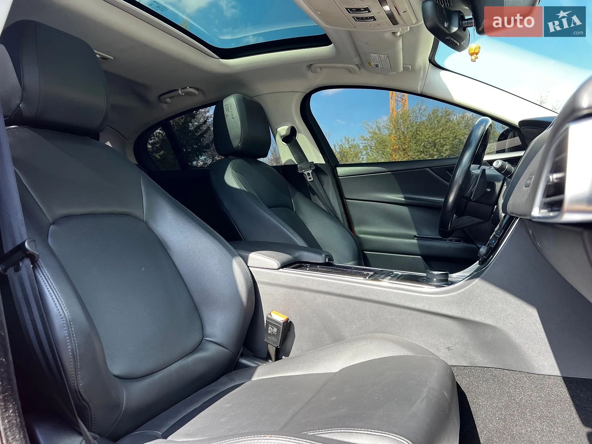 2018 Jaguar XE - мініатюра 16