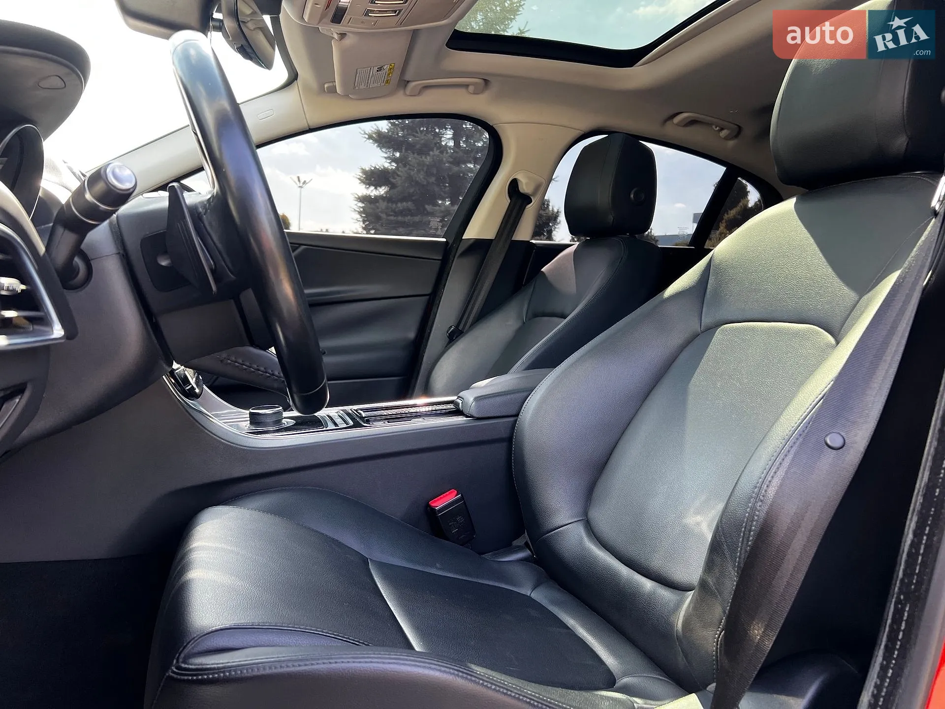 2018 Jaguar XE - мініатюра 10