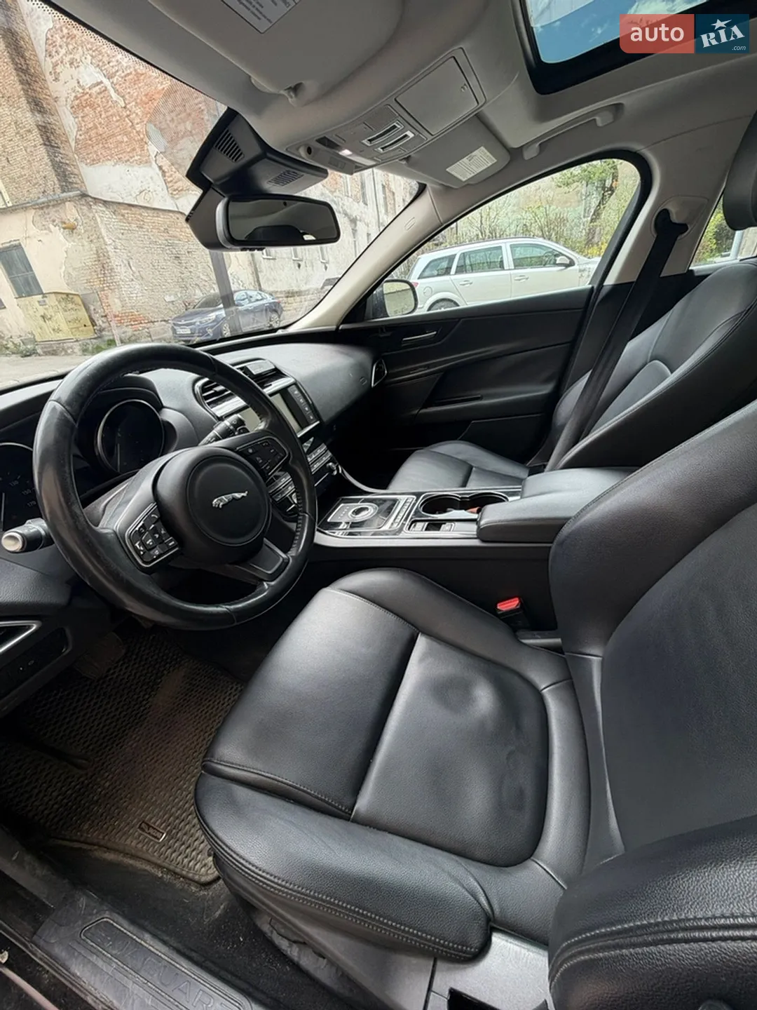 2017 Jaguar XE - мініатюра 8