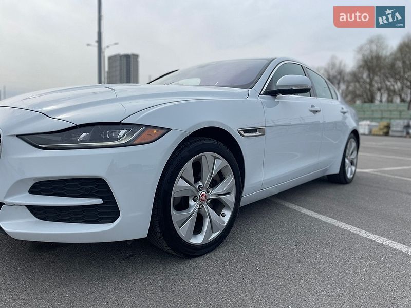 Седан Jaguar XE 2019 в Киеве