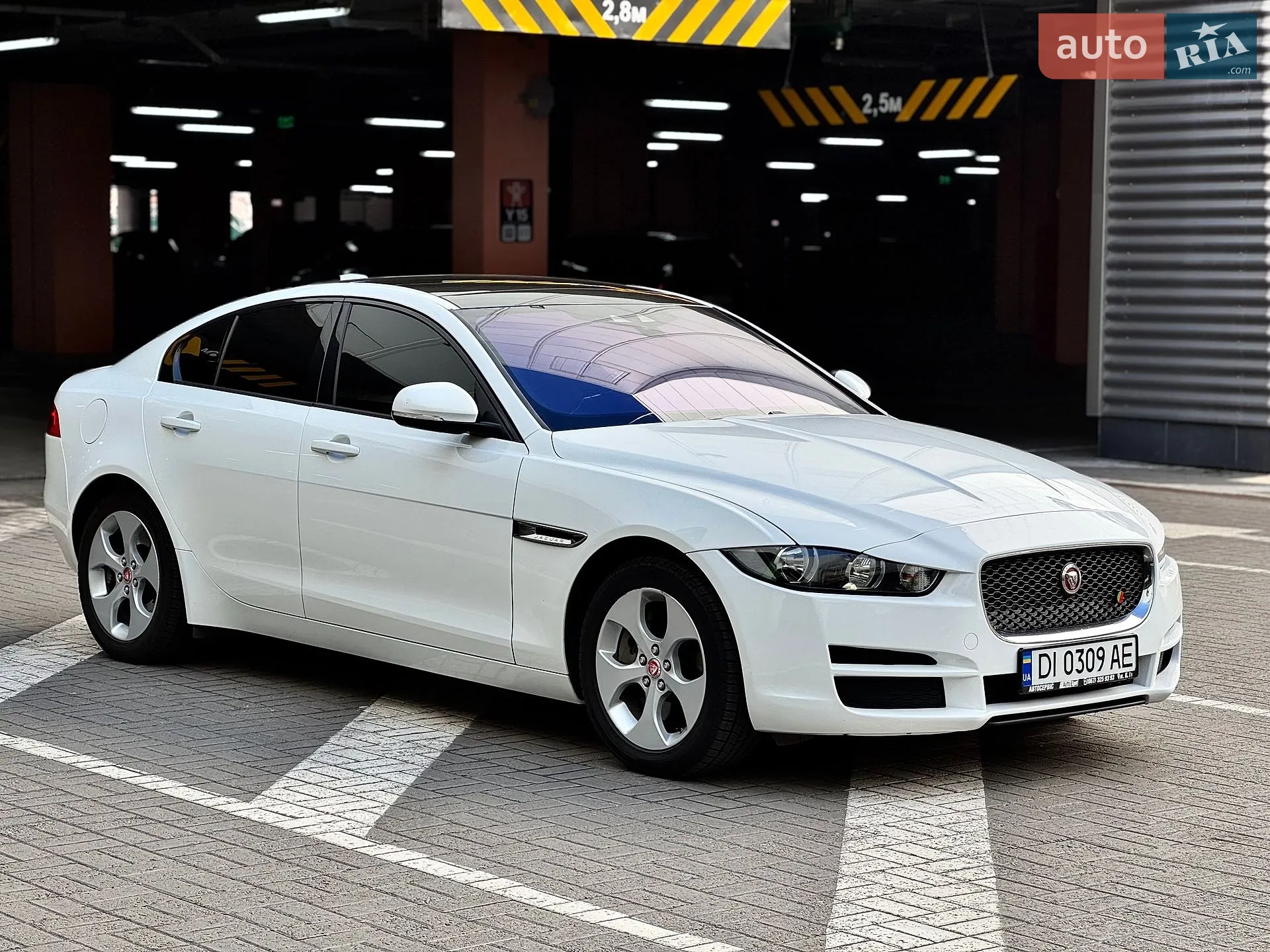 2016 Jaguar XE - мініатюра 9