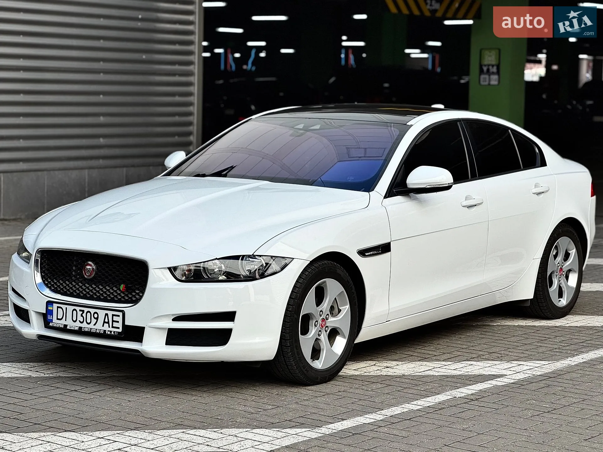 2016 Jaguar XE - мініатюра 13