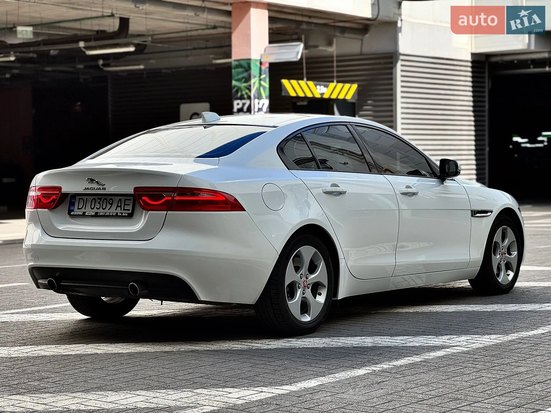 2016 Jaguar XE - мініатюра 18
